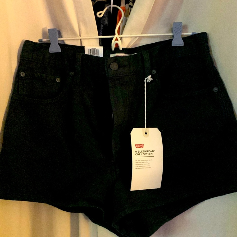 Levi’s Ribcage Shorts. 31 waist. Black